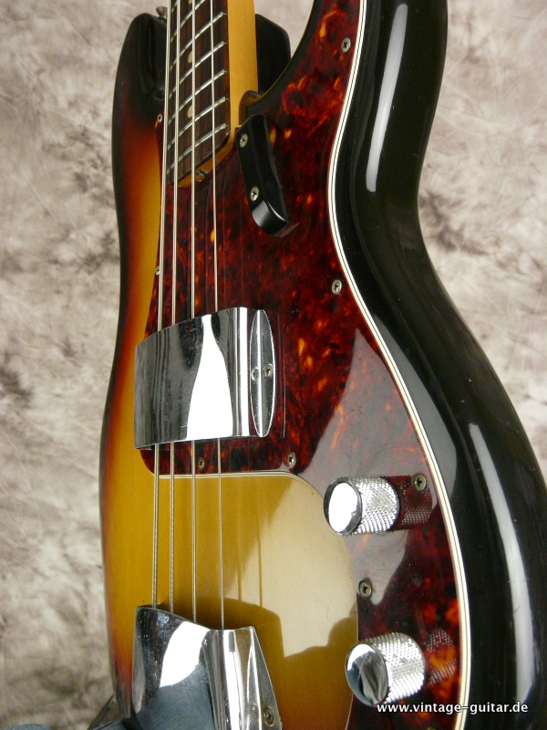 Fender _Precision-Bass_1968-oval-tuners-sunburst-010.JPG